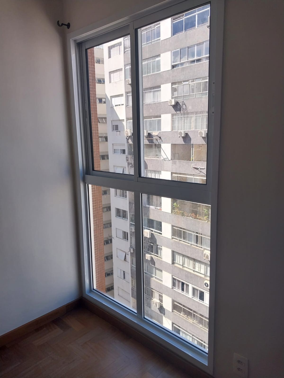 Janela de Correr 2 Folhas com Peitoril Fixo